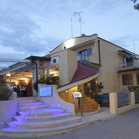 Hotel Gabbiano Сан Домино Екстериор снимка