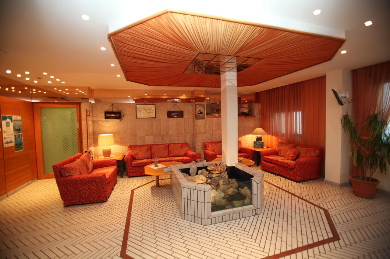 Hotel Gabbiano Сан Домино Екстериор снимка