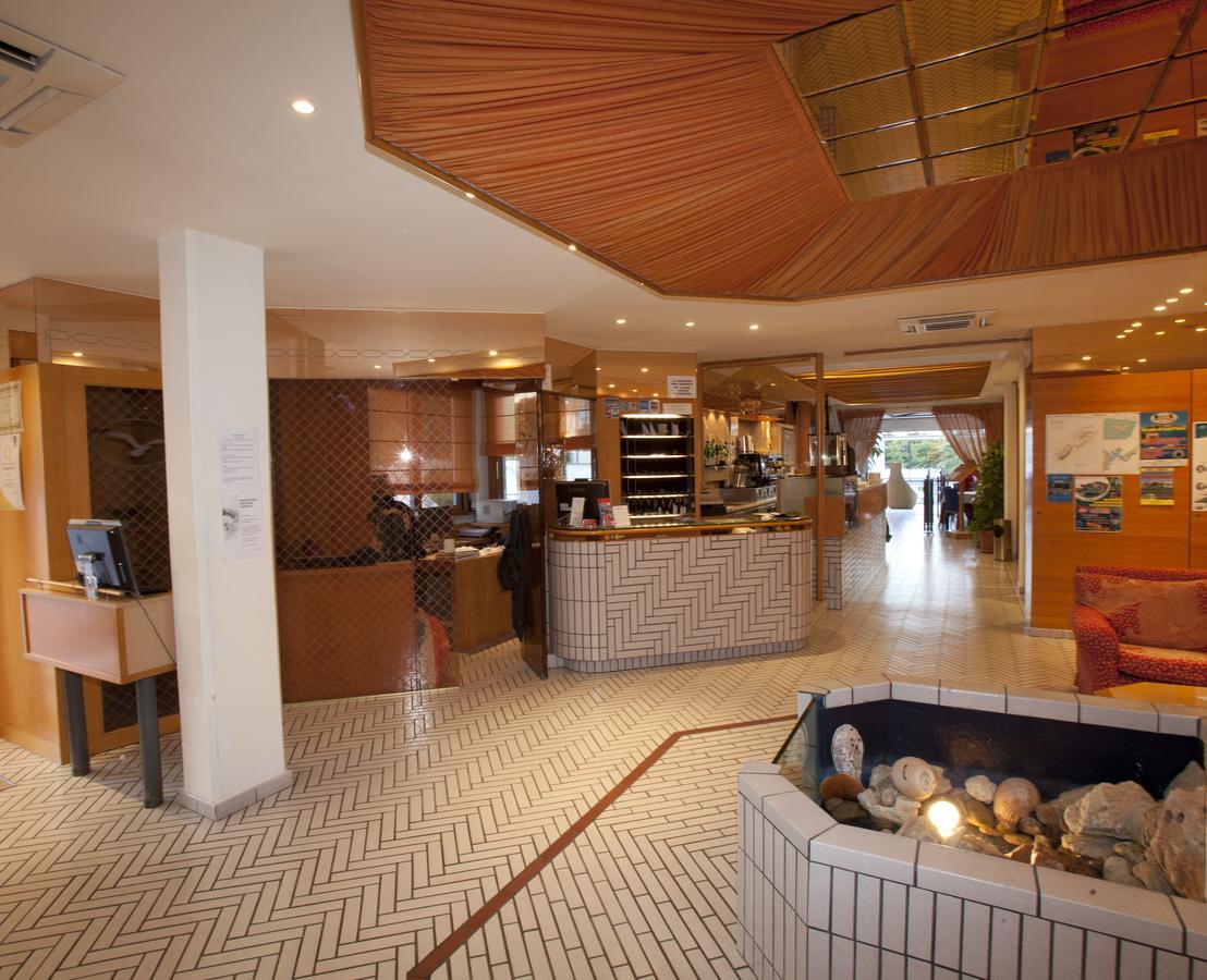 Hotel Gabbiano Сан Домино Екстериор снимка